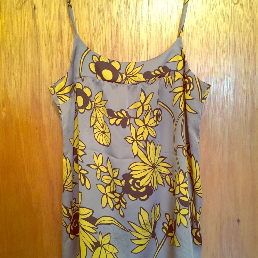 Old Navy Silky Floral grey & yellow sunflower flowy tank top y2k blouse sz small